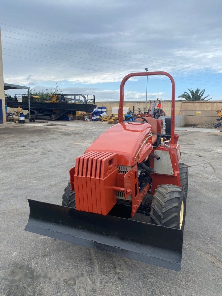 Ditch-Witch RT45 - Траншеекопатель: фото 3 Ditch-Witch RT45 - Траншеекопатель: фото 3