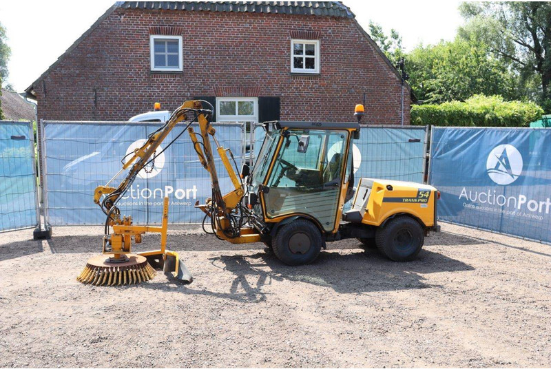 Belos Trans Pro 54 - Подметально-уборочная машина: фото 1 Belos Trans Pro 54 - Подметально-уборочная машина: фото 1