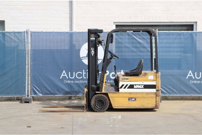 Caterpillar VMAX F30 - Электропогрузчик: фото 1 Caterpillar VMAX F30 - Электропогрузчик: фото 1