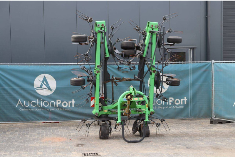 Deutz Fahr CondiMaster 9021 - Сеноворошилка: фото 1 Deutz Fahr CondiMaster 9021 - Сеноворошилка: фото 1