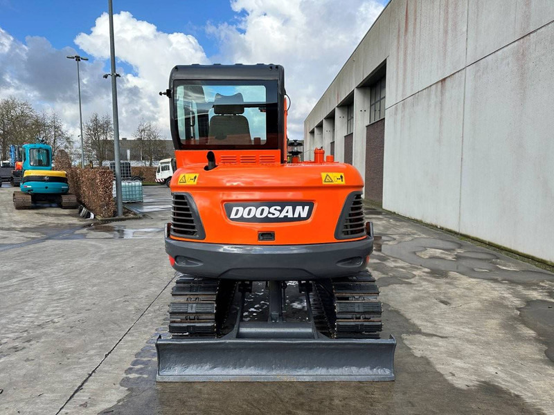 Doosan DX55-9C - Гусеничный экскаватор: фото 5 Doosan DX55-9C - Гусеничный экскаватор: фото 5