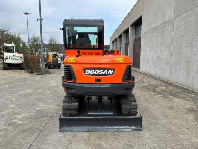 Doosan DX55-9C - Гусеничный экскаватор: фото 5 Doosan DX55-9C - Гусеничный экскаватор: фото 5