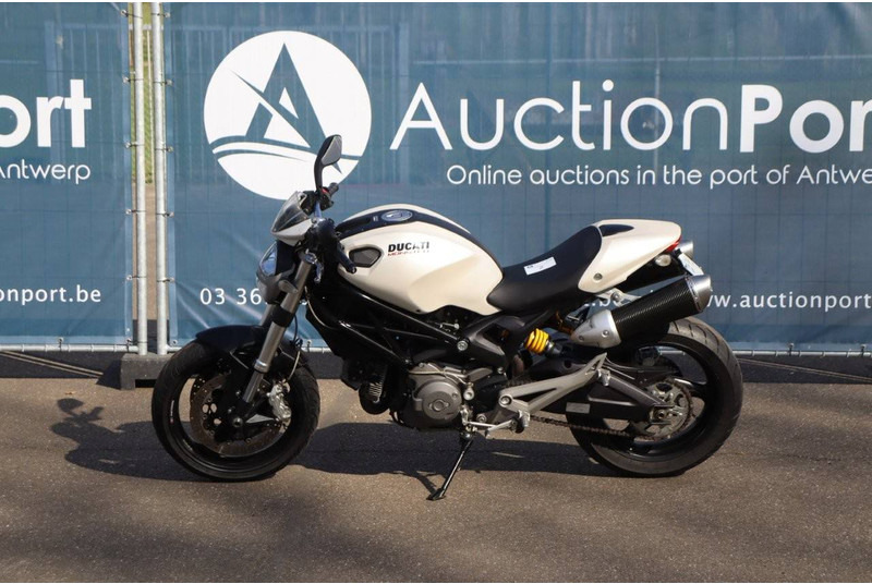 Ducati MONSTER 696 - Мотоцикл: фото 2 Ducati MONSTER 696 - Мотоцикл: фото 2