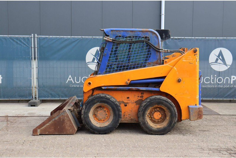 Gehl R190 - Колёсный погрузчик: фото 2 Gehl R190 - Колёсный погрузчик: фото 2