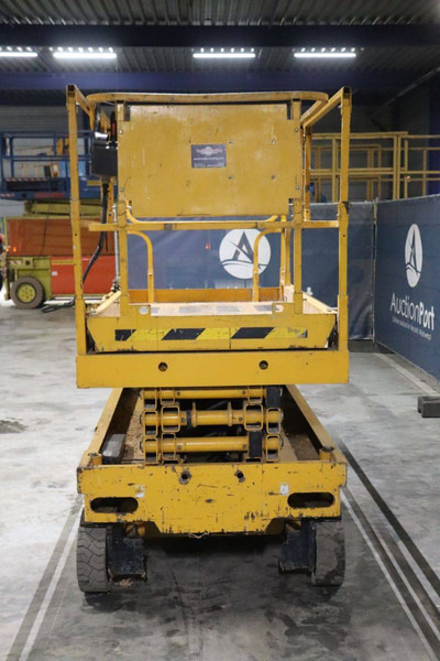 Haulotte Compact 10 - Ножничный подъемник: фото 5 Haulotte Compact 10 - Ножничный подъемник: фото 5