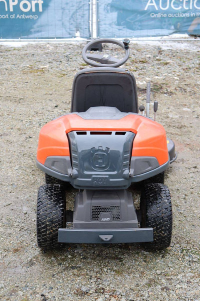 Husqvarna R320 AWD - Газонокосилка: фото 5 Husqvarna R320 AWD - Газонокосилка: фото 5