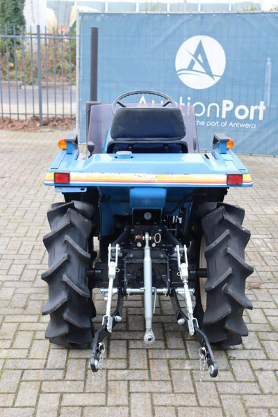 Iseki Landhope 140 - Трактор: фото 5 Iseki Landhope 140 - Трактор: фото 5