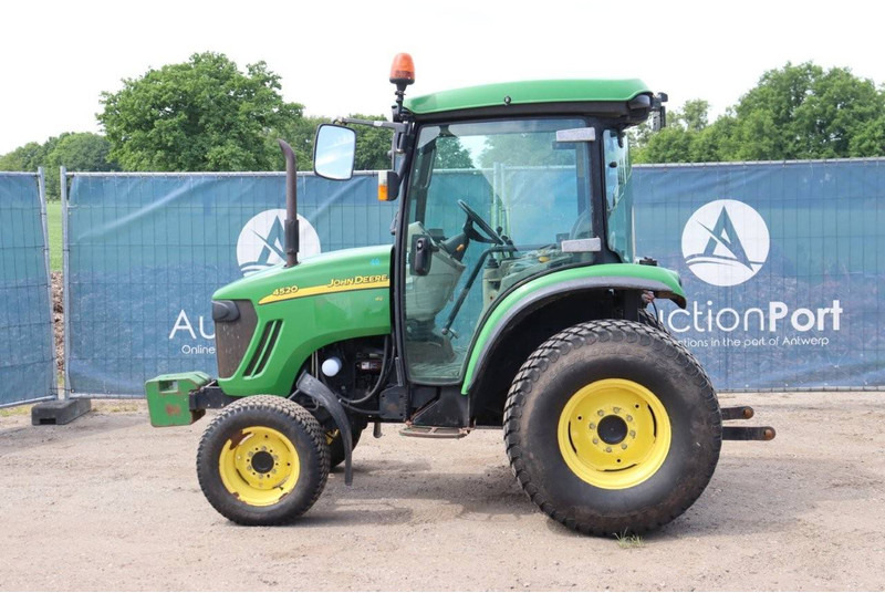 John Deere 4520 - Трактор: фото 2 John Deere 4520 - Трактор: фото 2