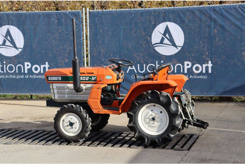 Kubota B1402DT - Трактор: фото 3 Kubota B1402DT - Трактор: фото 3
