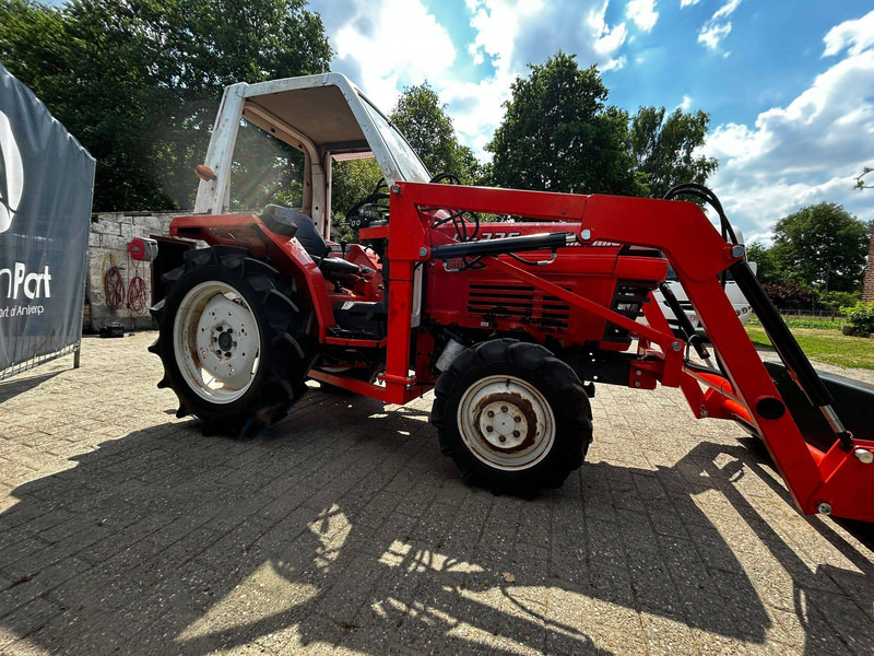 Kubota L1-235 - Трактор: фото 5 Kubota L1-235 - Трактор: фото 5