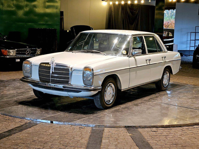 Mercedes-Benz 200-serie 230 (W115) /8 - Седан: фото 1 Mercedes-Benz 200-serie 230 (W115) /8 - Седан: фото 1