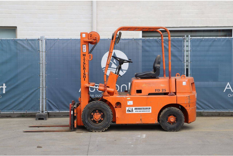 Mitsubishi FD25 - Дизельный погрузчик: фото 2 Mitsubishi FD25 - Дизельный погрузчик: фото 2