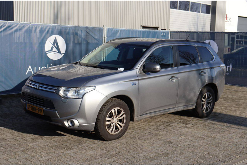 Внедорожник Mitsubishi Outlander PHEV: фото 9