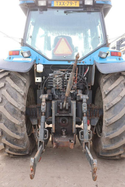 New Holland 8670 - Трактор: фото 4 New Holland 8670 - Трактор: фото 4