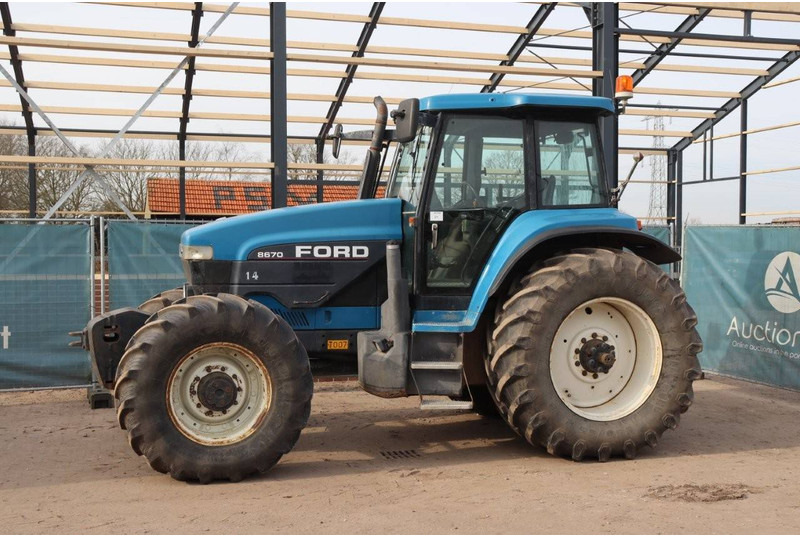 New Holland 8670 - Трактор: фото 1 New Holland 8670 - Трактор: фото 1