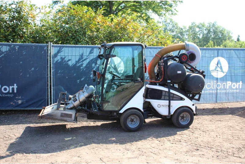 Nilfisk City Ranger 2250 - Подметально-уборочная машина: фото 1 Nilfisk City Ranger 2250 - Подметально-уборочная машина: фото 1