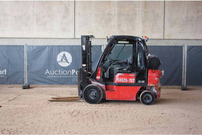 Nissan 25 - Газовый погрузчик: фото 2 Nissan 25 - Газовый погрузчик: фото 2