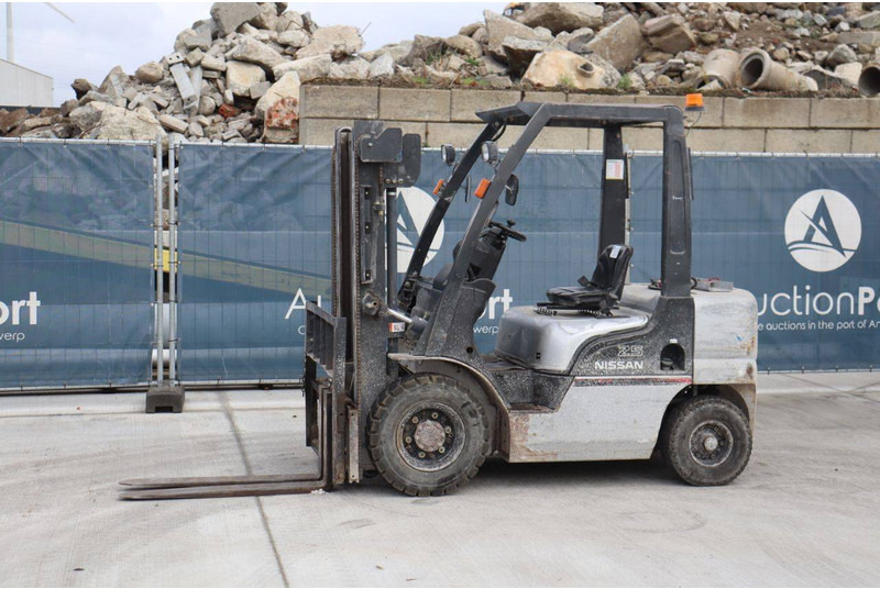 Nissan PL02 - Газовый погрузчик: фото 1 Nissan PL02 - Газовый погрузчик: фото 1