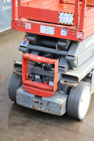 Ножничный подъемник Skyjack SJ3220: фото 11