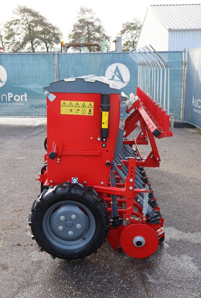 UNIA POZNANIAK 420/3 - Посевная техника: фото 4 UNIA POZNANIAK 420/3 - Посевная техника: фото 4