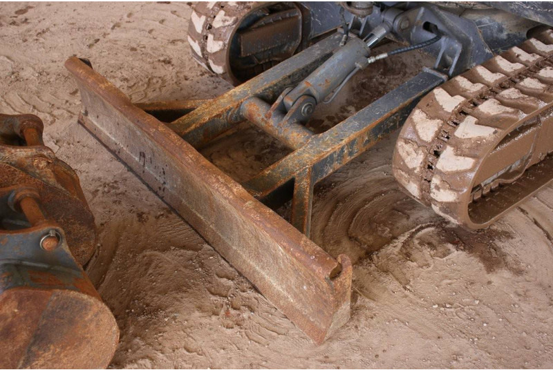 Гусеничный экскаватор Volvo EC27C: фото 17