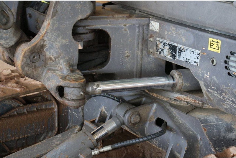 Гусеничный экскаватор Volvo EC27C: фото 13