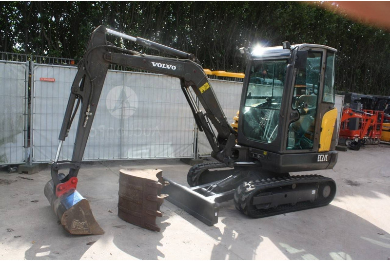 Volvo EC27C - Гусеничный экскаватор: фото 1 Volvo EC27C - Гусеничный экскаватор: фото 1