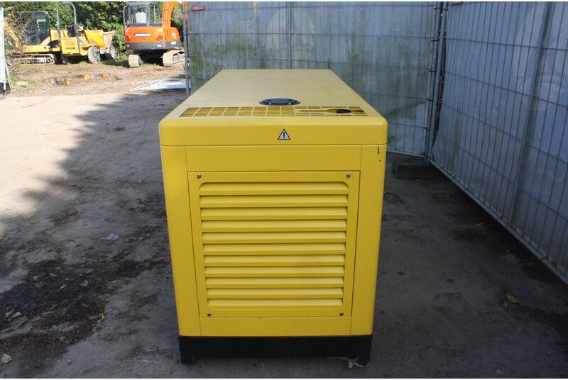 Compal power VG-R30 - Электрогенератор: фото 4 Compal power VG-R30 - Электрогенератор: фото 4