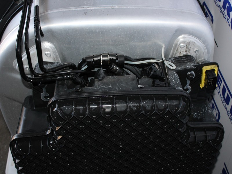 REZERVOR COMBUSTIBIL 570L + CARCASA POMPARE COMBUSTIBIL SCANIA SUPER 2710466, 3110686 - Топливный бак для Грузовиков: фото 3 REZERVOR COMBUSTIBIL 570L + CARCASA POMPARE COMBUSTIBIL SCANIA SUPER 2710466, 3110686 - Топливный бак для Грузовиков: фото 3