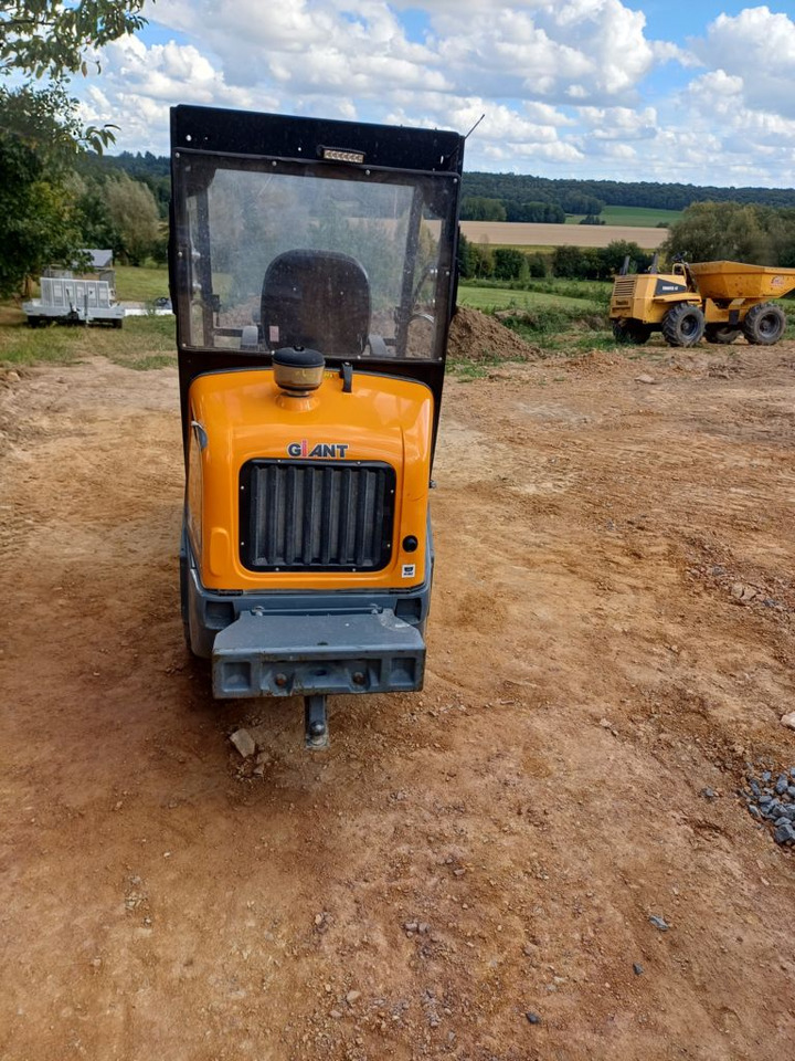 Giant G2500 HD - Мини-погрузчик с бортовым поворотом: фото 3 Giant G2500 HD - Мини-погрузчик с бортовым поворотом: фото 3