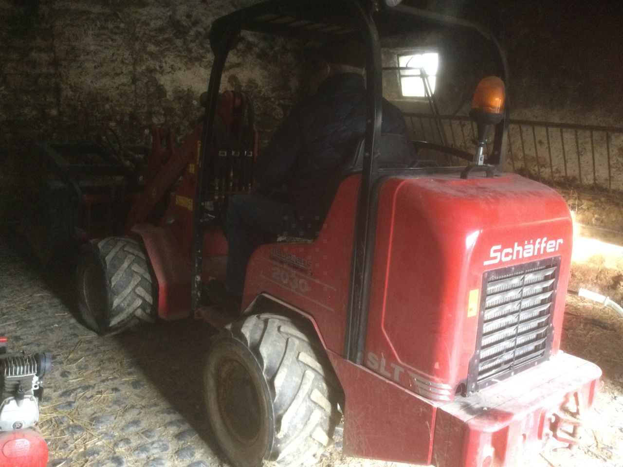 Schäffer 2030 slt - Компактный фронтальный погрузчик: фото 1 Schäffer 2030 slt - Компактный фронтальный погрузчик: фото 1