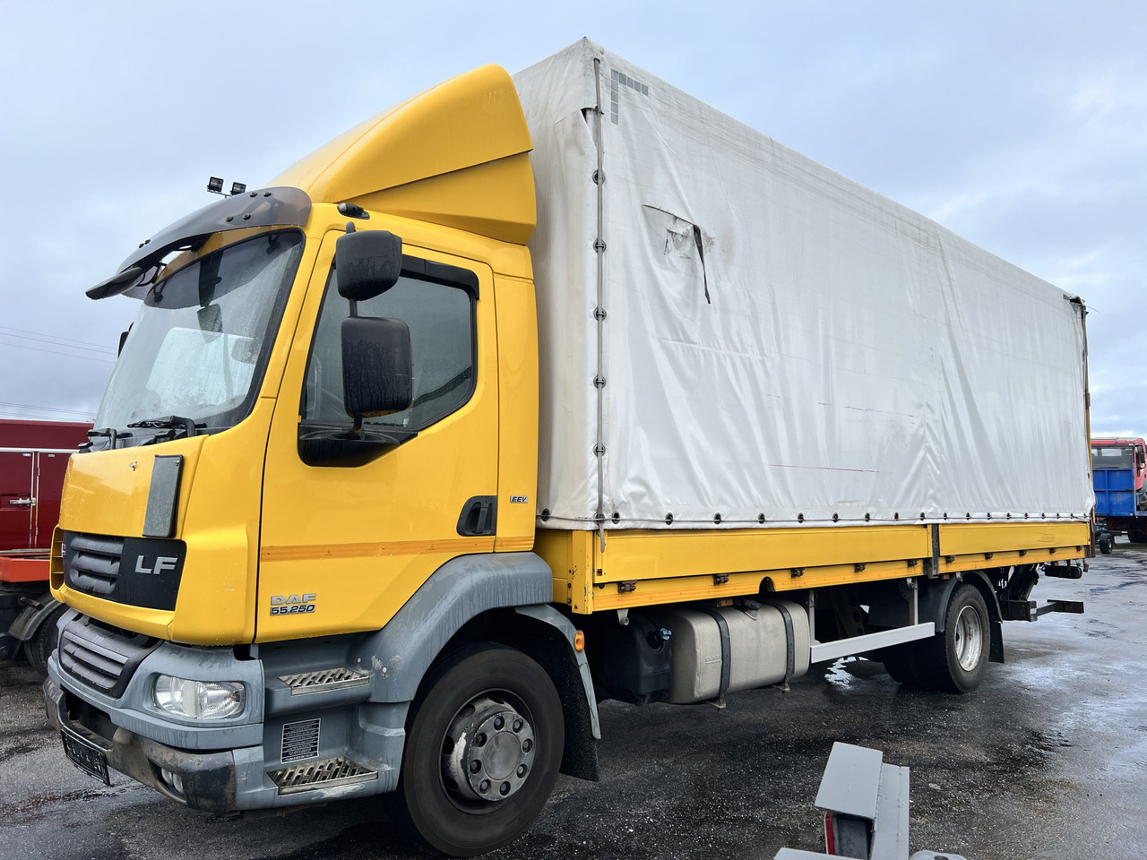 CAMION TAULINER DAF 55.250 - Тентованный грузовик: фото 2 CAMION TAULINER DAF 55.250 - Тентованный грузовик: фото 2