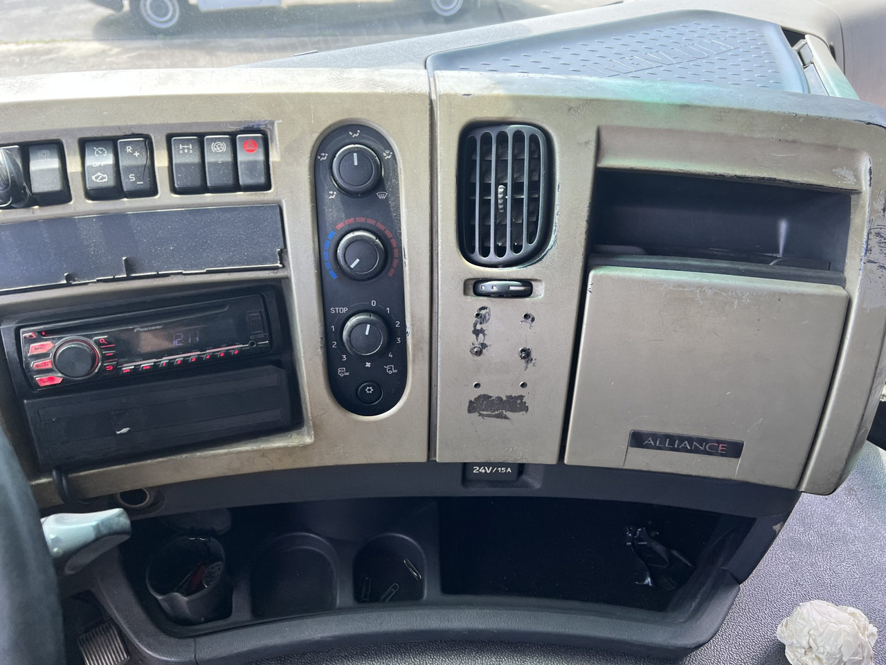 Тентованный грузовик RENAULT 450 CON UNA TAULINER: фото 9