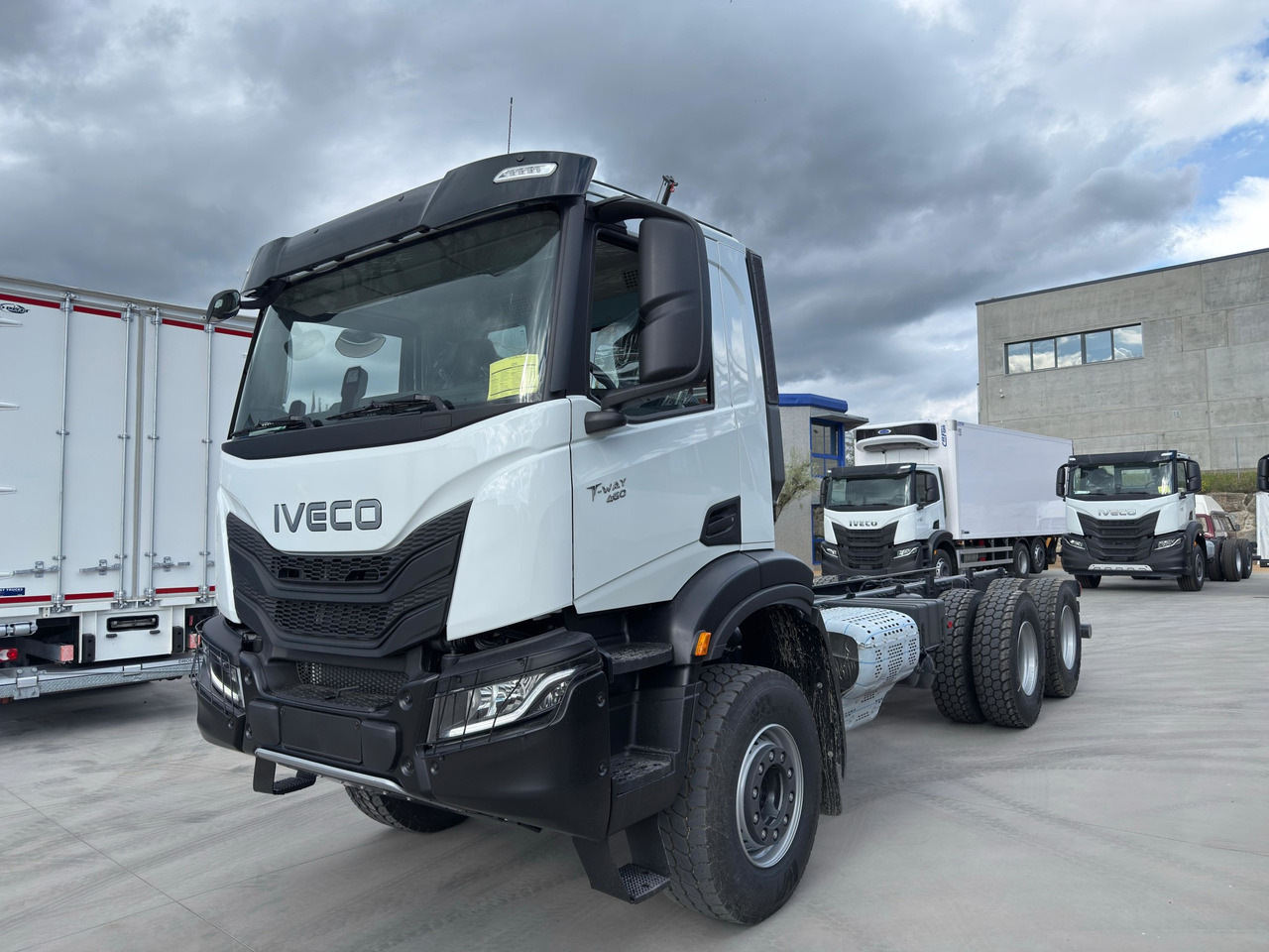 IVECO AD380T46 6x4 E6 (Chassis) - Грузовик-шасси: фото 1 IVECO AD380T46 6x4 E6 (Chassis) - Грузовик-шасси: фото 1