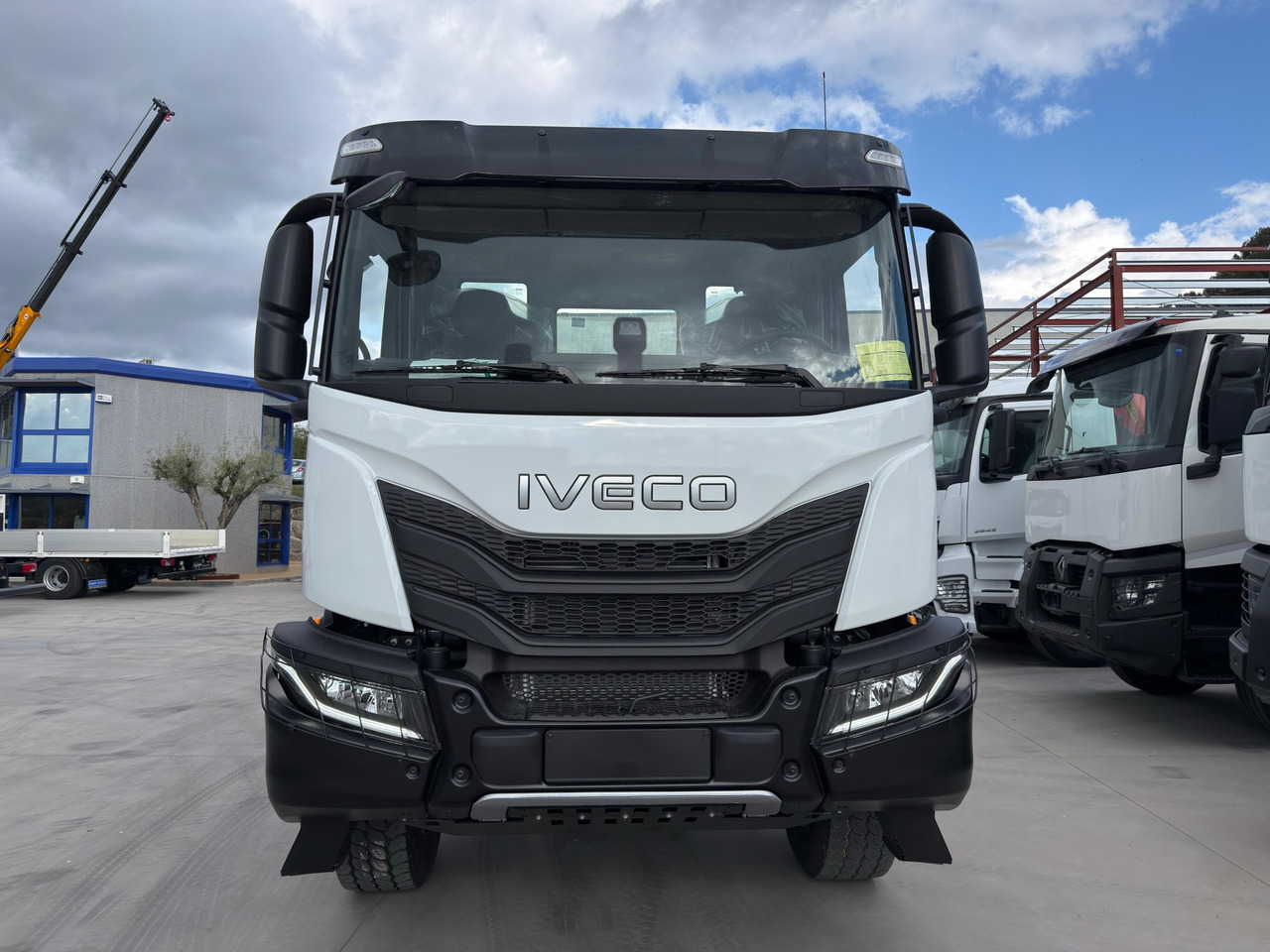 IVECO AD380T46 6x4 E6 (Chassis) - Грузовик-шасси: фото 3 IVECO AD380T46 6x4 E6 (Chassis) - Грузовик-шасси: фото 3