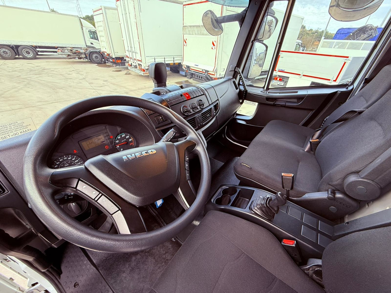 IVECO ML120E22 Eurocargo E6 (Tauliner) - Тентованный грузовик: фото 4 IVECO ML120E22 Eurocargo E6 (Tauliner) - Тентованный грузовик: фото 4