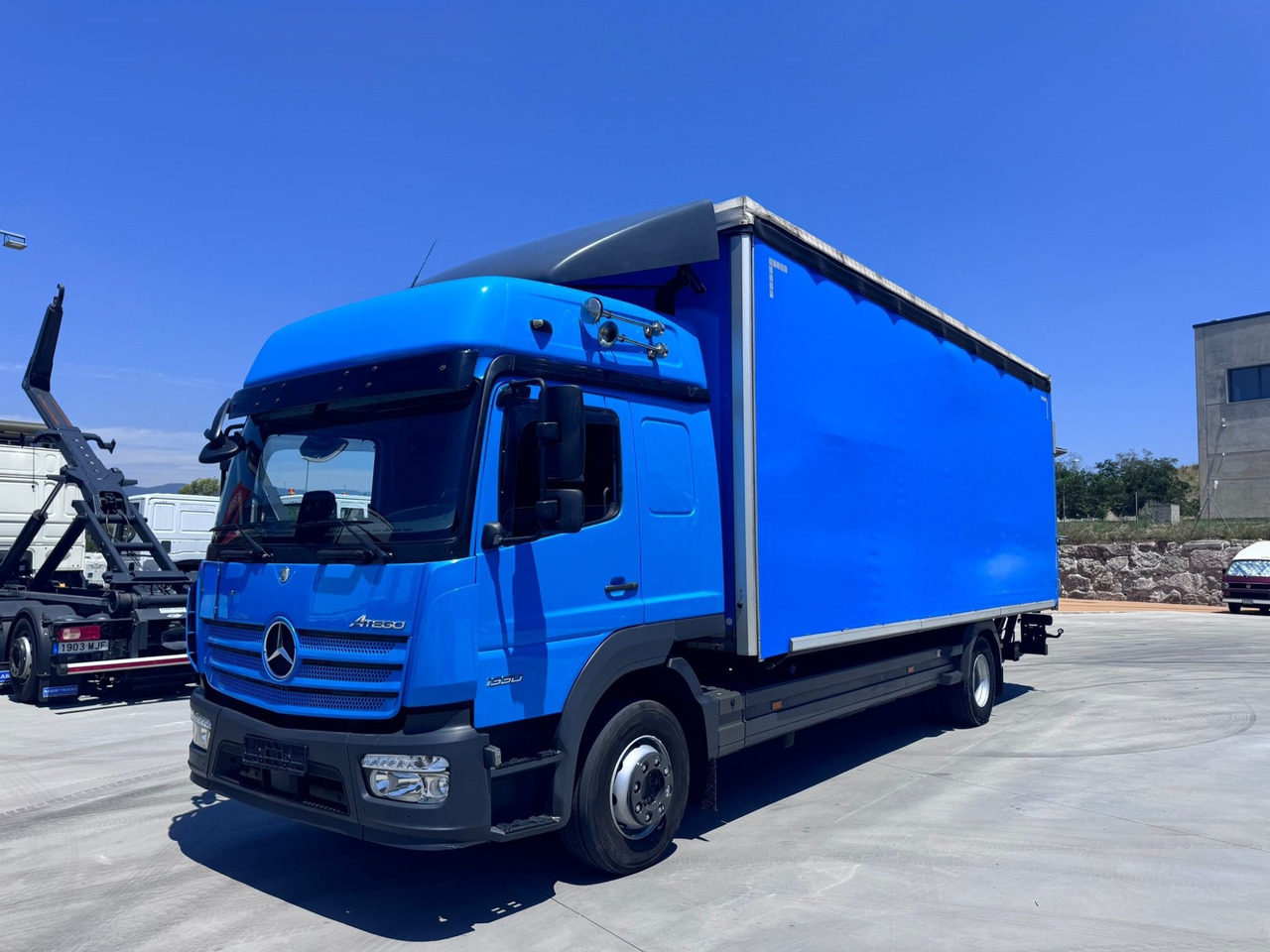 MERCEDES BENZ 13.30L Atego E6 (Tauliner) - Тентованный грузовик: фото 1 MERCEDES BENZ 13.30L Atego E6 (Tauliner) - Тентованный грузовик: фото 1