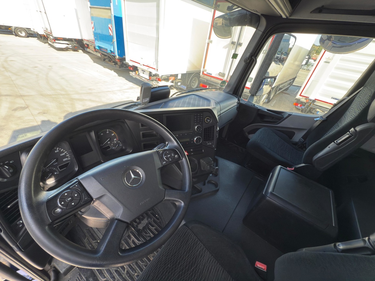 MERCEDES BENZ 18.33 Antos E6 (Self-portable) - Тентованный грузовик: фото 5 MERCEDES BENZ 18.33 Antos E6 (Self-portable) - Тентованный грузовик: фото 5