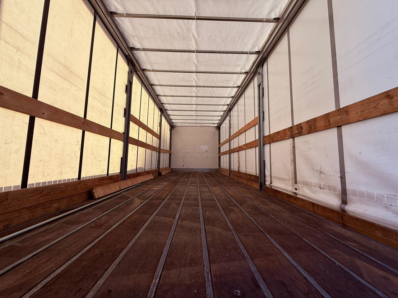 RENAULT D19.280 E6 (Tauliner) - Тентованный грузовик: фото 5 RENAULT D19.280 E6 (Tauliner) - Тентованный грузовик: фото 5