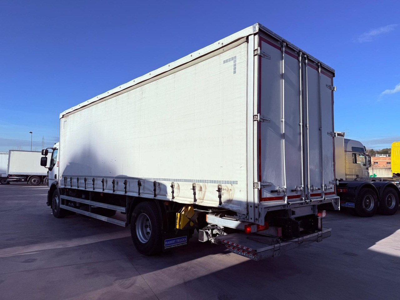 RENAULT D19.280 E6 (Tauliner) - Тентованный грузовик: фото 4 RENAULT D19.280 E6 (Tauliner) - Тентованный грузовик: фото 4