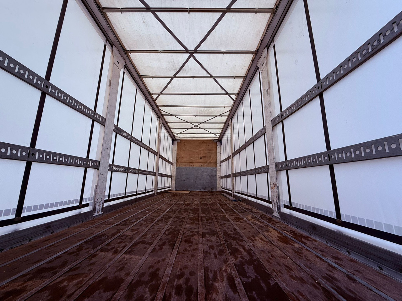 RENAULT D19 E6 (Tauliner) - Тентованный грузовик: фото 2 RENAULT D19 E6 (Tauliner) - Тентованный грузовик: фото 2