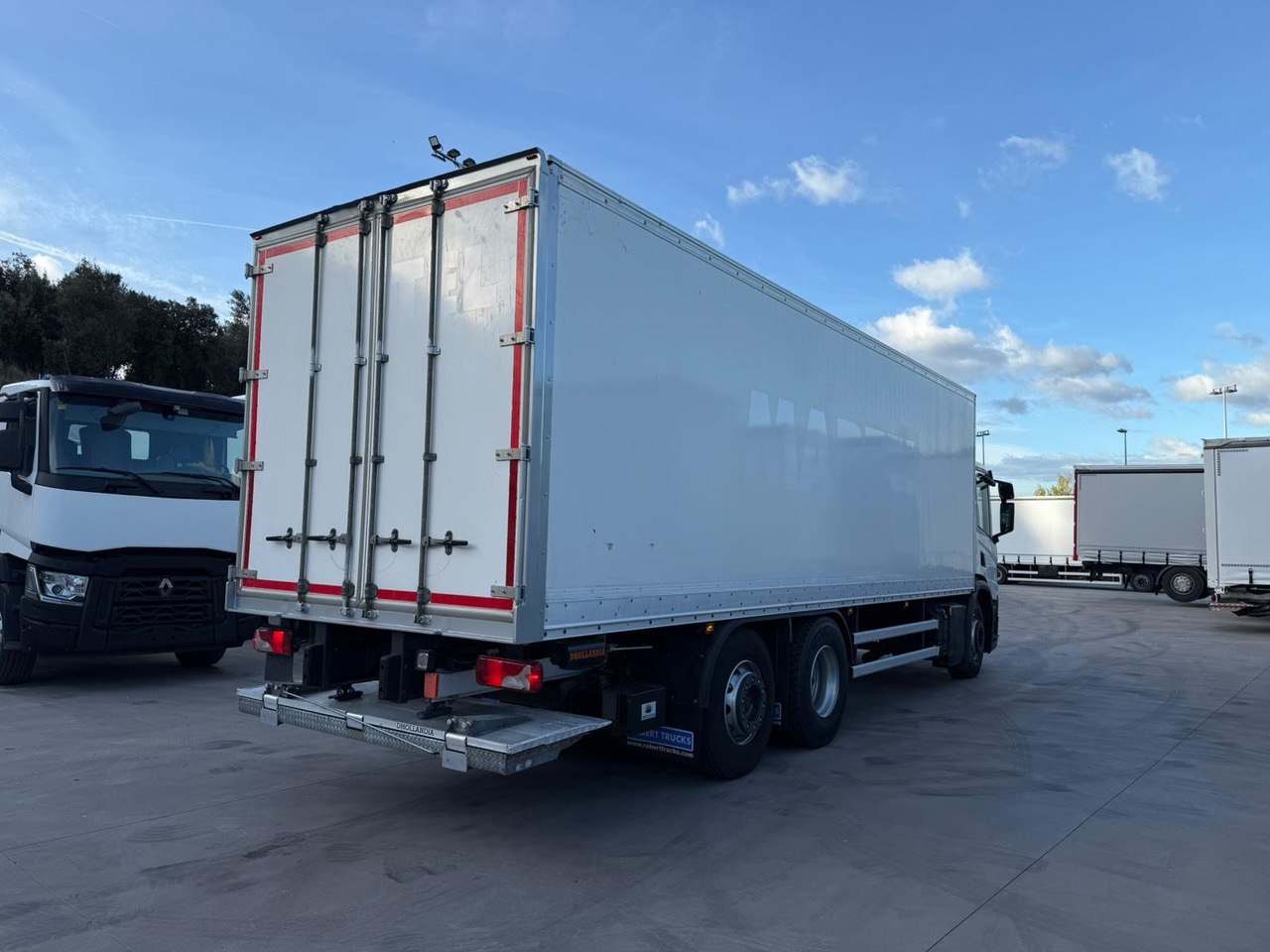 SCANIA P360 E6 (VAN) - Грузовик с закрытым кузовом: фото 4 SCANIA P360 E6 (VAN) - Грузовик с закрытым кузовом: фото 4