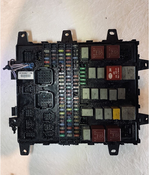 Renault MAGNUM - Блок управления: фото 1 Renault MAGNUM - Блок управления: фото 1