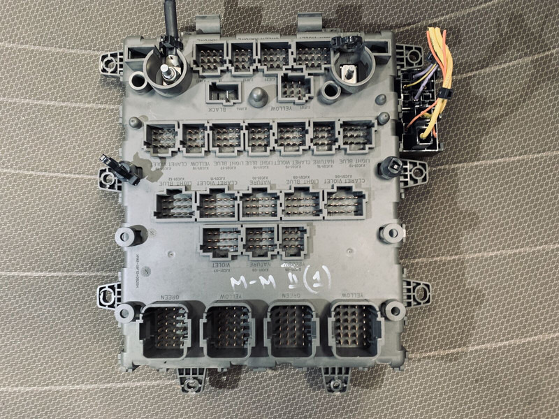 Renault MAGNUM - Электрическая система: фото 2 Renault MAGNUM - Электрическая система: фото 2