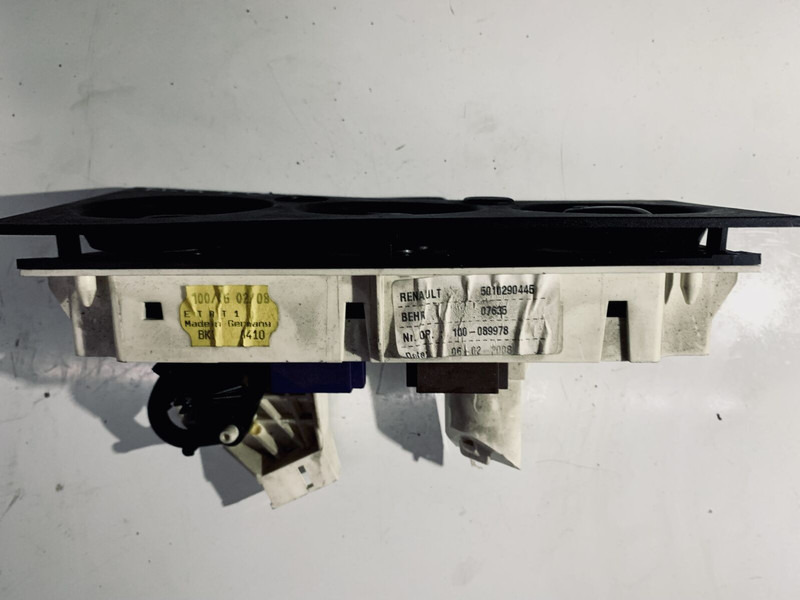 Renault MAGNUM - Приборная панель: фото 3 Renault MAGNUM - Приборная панель: фото 3