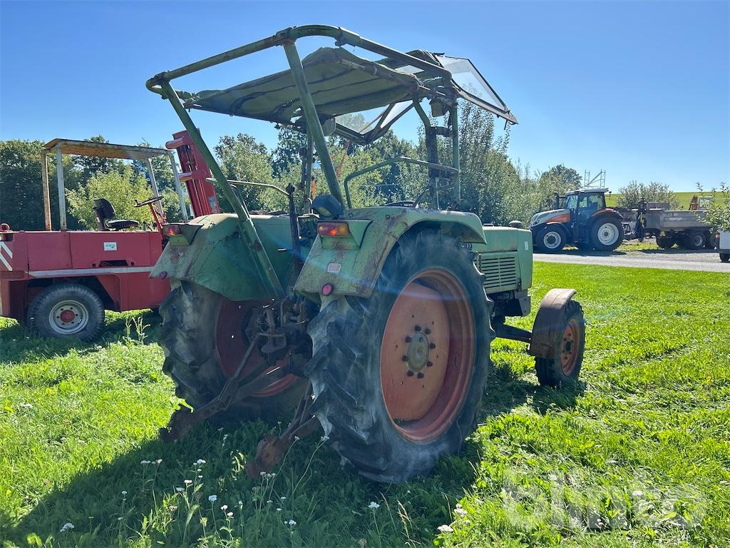 Fendt Farmer 3s 103 - Трактор: фото 3 Fendt Farmer 3s 103 - Трактор: фото 3