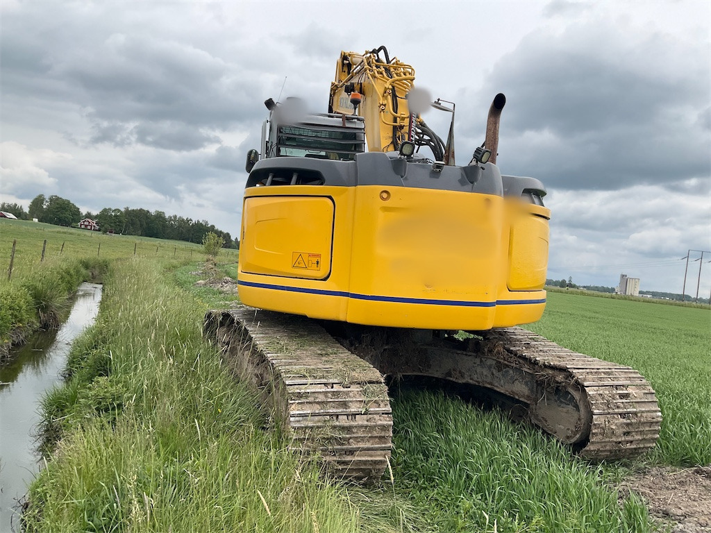 New Holland kobelco E235 B se - Гусеничный экскаватор: фото 2 New Holland kobelco E235 B se - Гусеничный экскаватор: фото 2