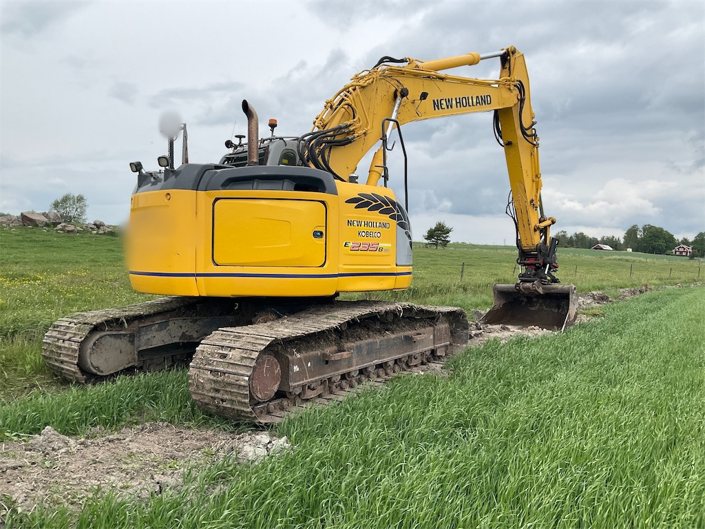New Holland kobelco E235 B se - Гусеничный экскаватор: фото 3 New Holland kobelco E235 B se - Гусеничный экскаватор: фото 3