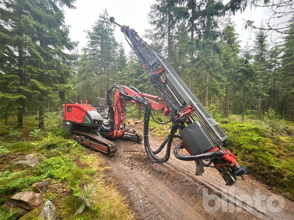 SANDVIK DINO DC 400 RI / BORRIGG - Буровая машина: фото 1 SANDVIK DINO DC 400 RI / BORRIGG - Буровая машина: фото 1