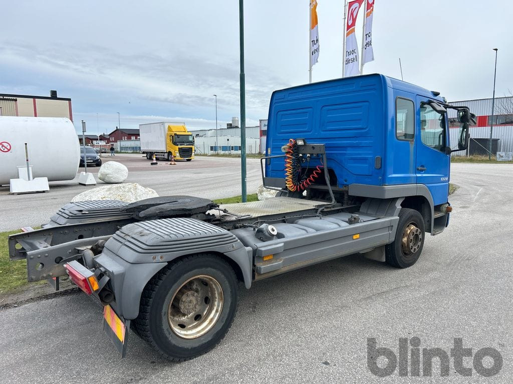 MERCEDES-BENZ 1328 LS 4X - Тягач: фото 5 MERCEDES-BENZ 1328 LS 4X - Тягач: фото 5